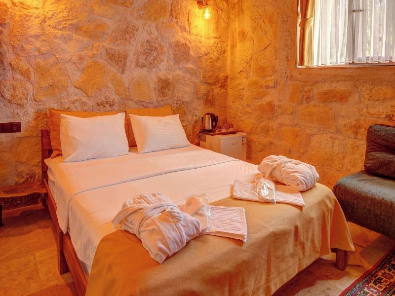 Ceran Stone House image