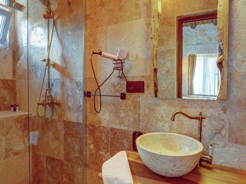 Ceran Stone House image