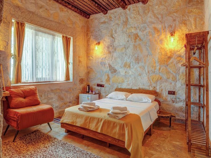 Ceran Stone House image