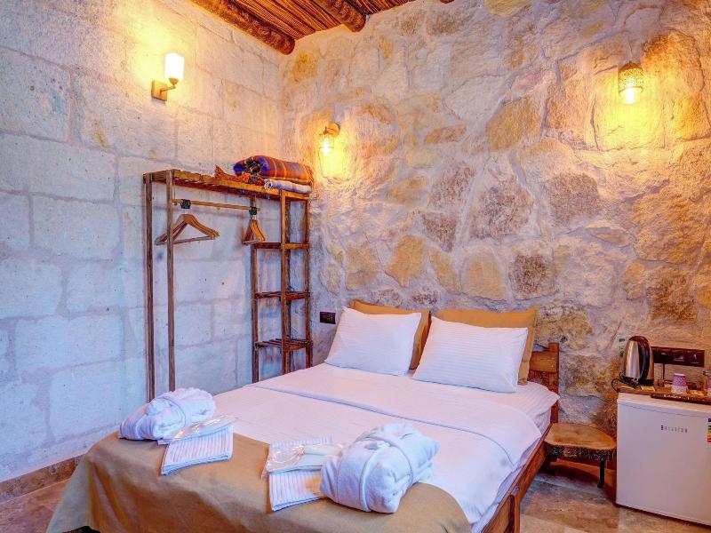 Ceran Stone House image