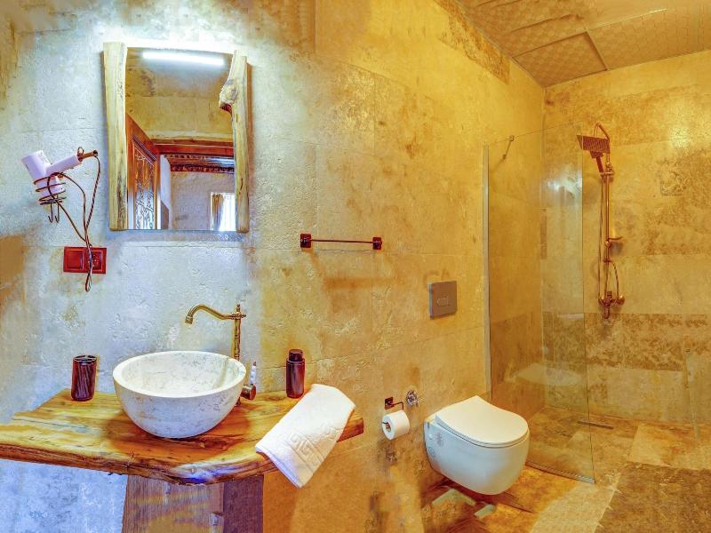 Ceran Stone House image