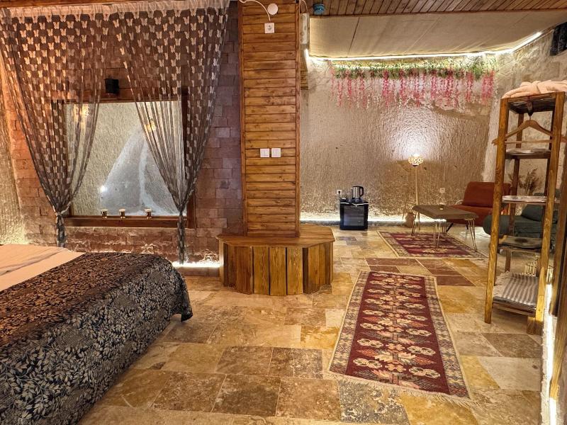 Ceran Stone House image