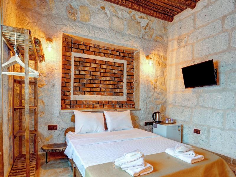 Ceran Stone House image