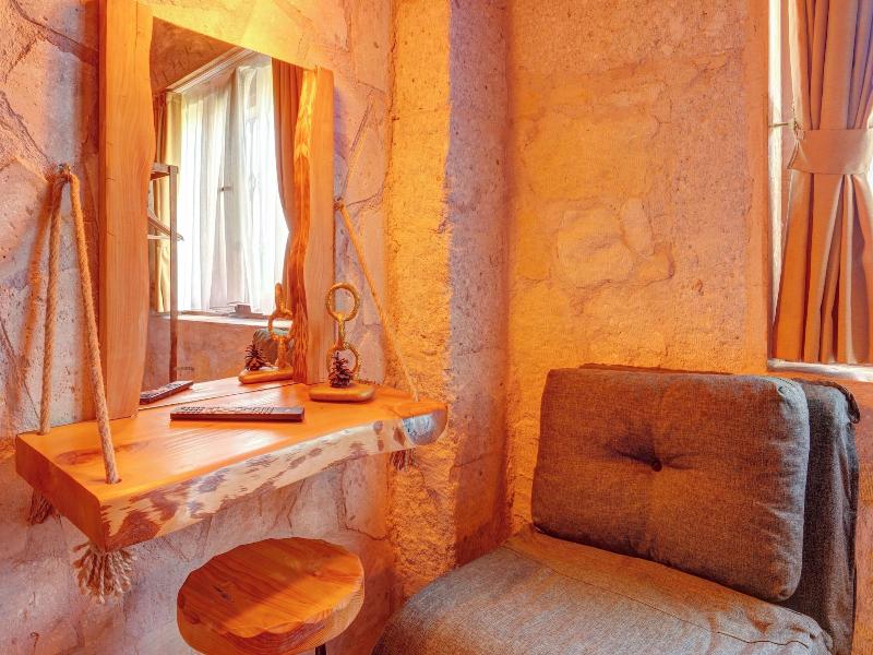 Ceran Stone House image
