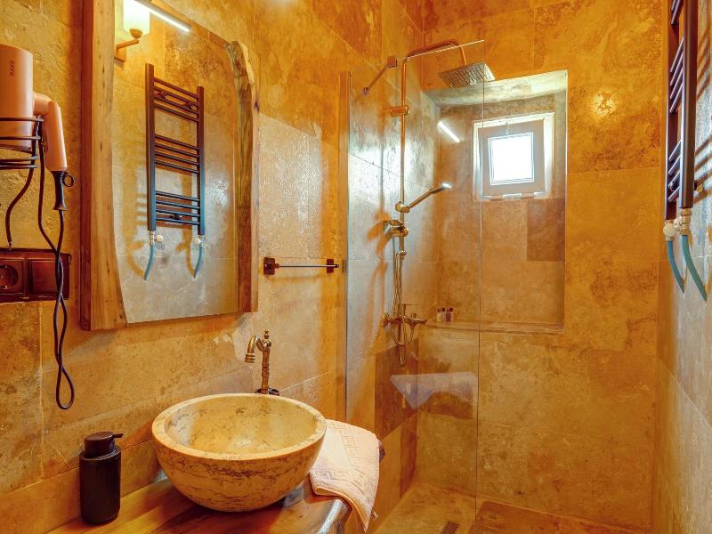 Ceran Stone House image