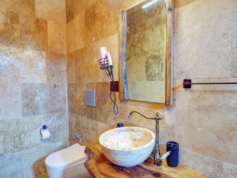 Ceran Stone House image
