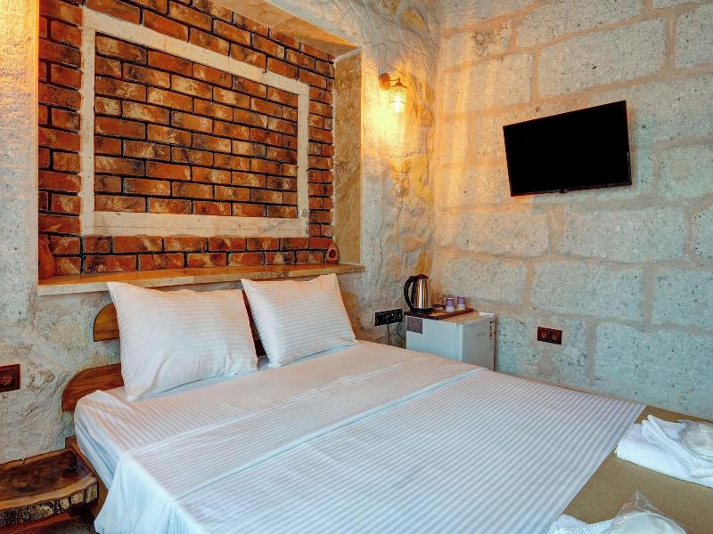 Ceran Stone House image
