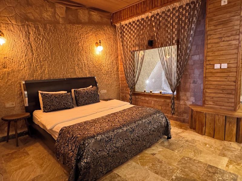 Ceran Stone House image