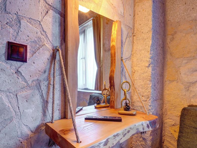 Ceran Stone House image