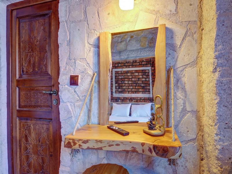 Ceran Stone House image