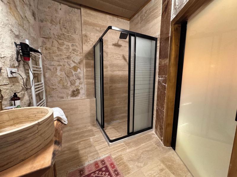 Ceran Stone House image