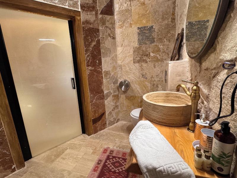 Ceran Stone House image