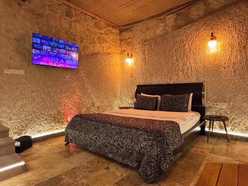 Ceran Stone House image
