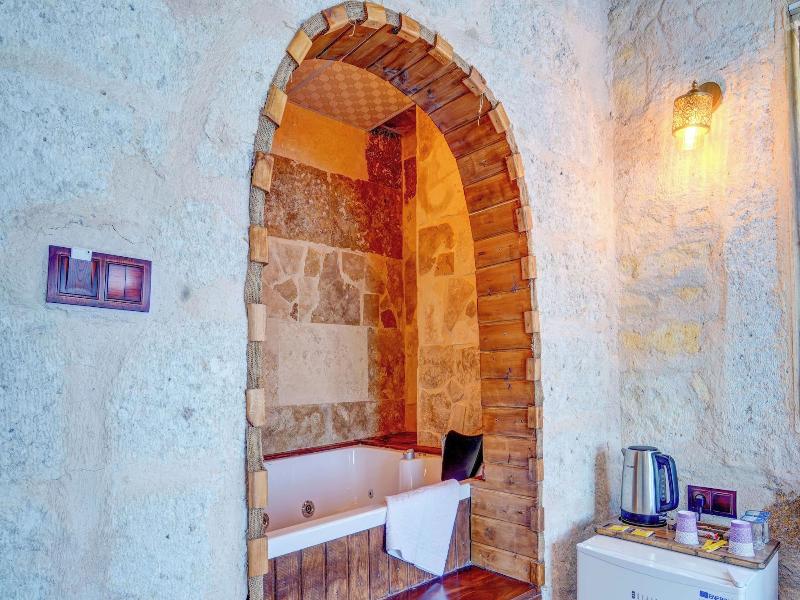 Ceran Stone House image