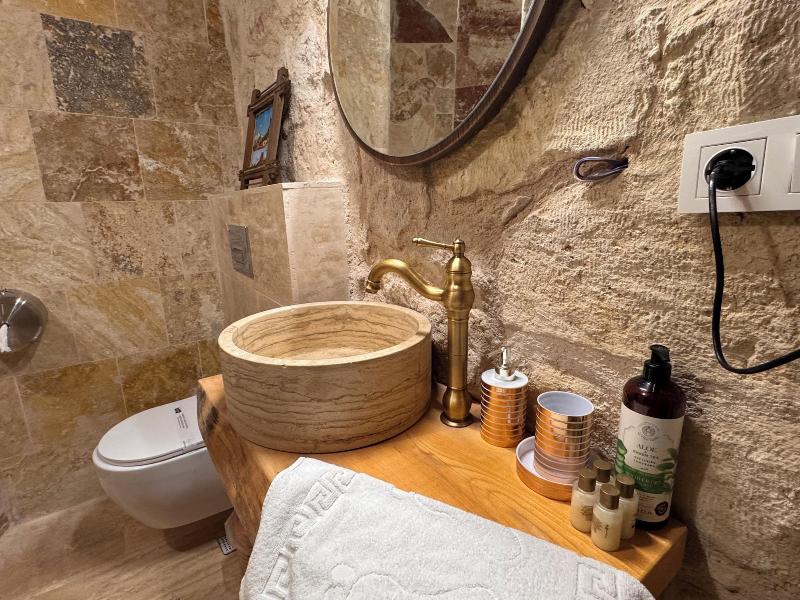 Ceran Stone House image