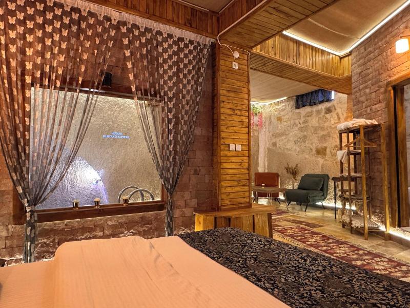 Ceran Stone House image