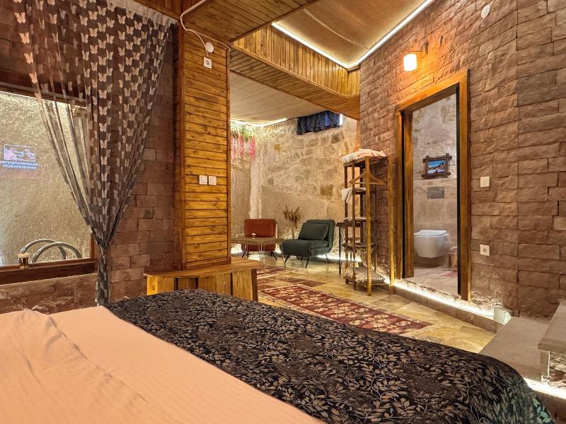 Ceran Stone House image