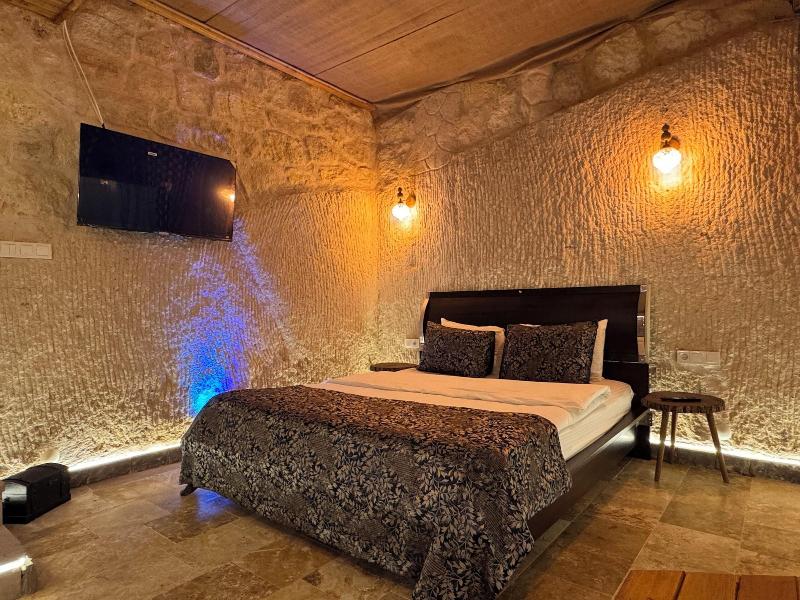 Ceran Stone House image