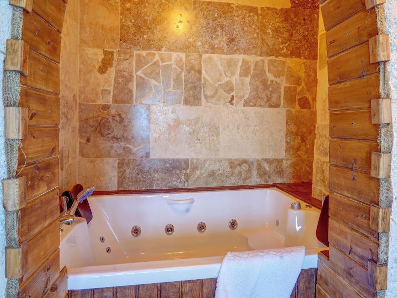 Ceran Stone House image