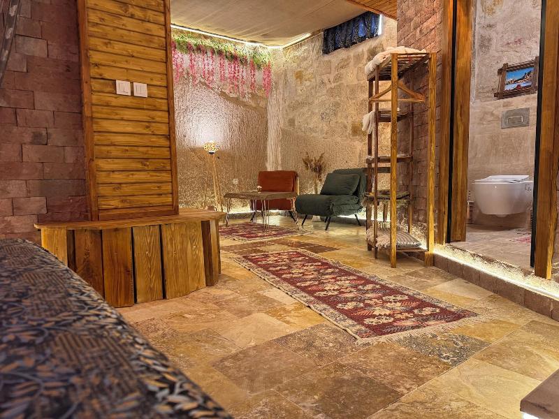 Ceran Stone House image