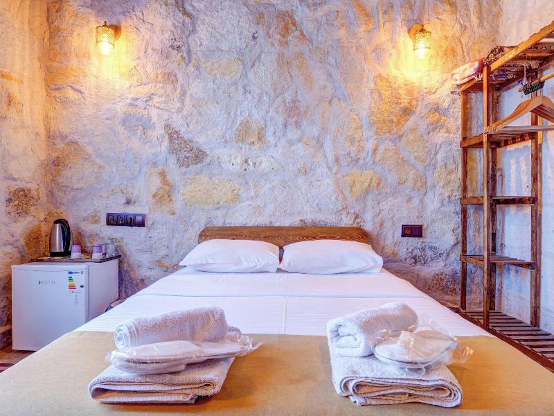 Ceran Stone House image
