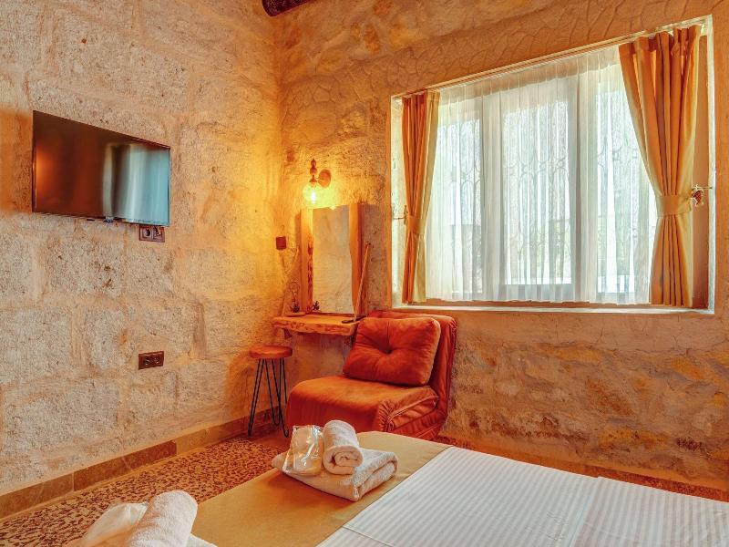 Ceran Stone House image
