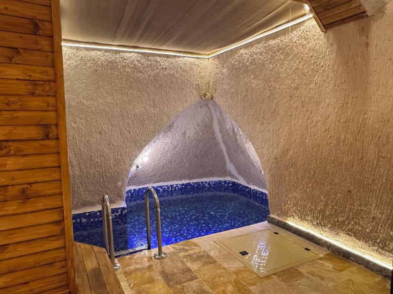 Ceran Stone House image