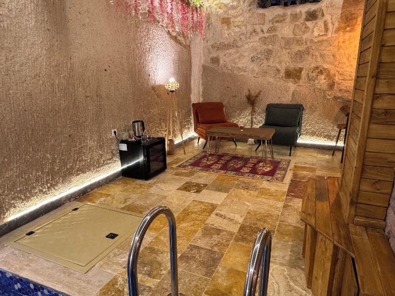 Ceran Stone House image