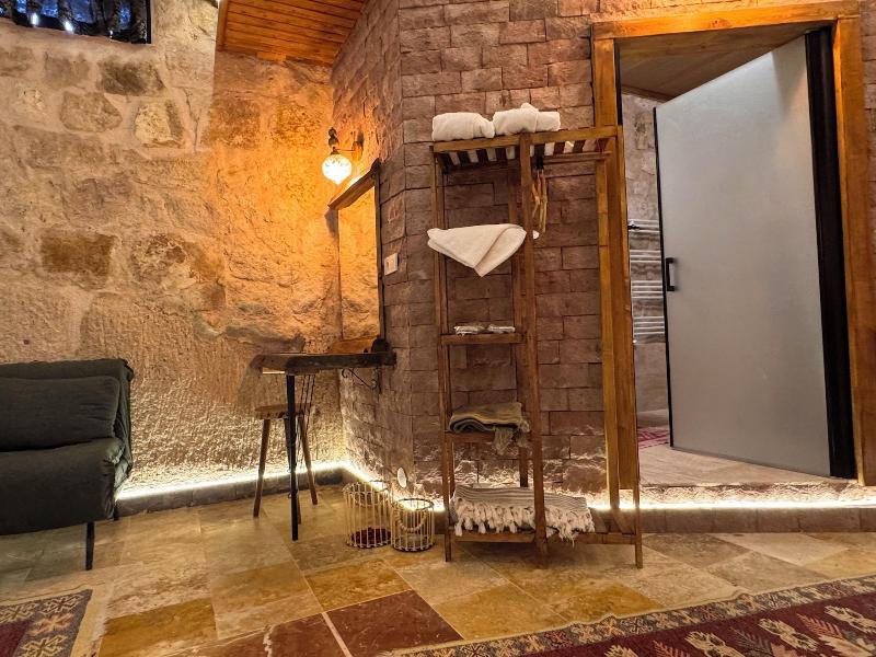 Ceran Stone House image