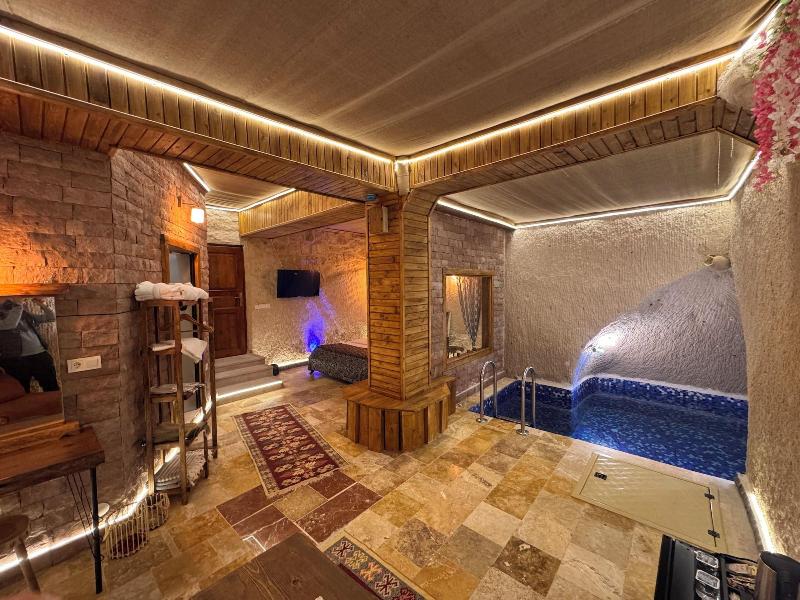 Ceran Stone House image