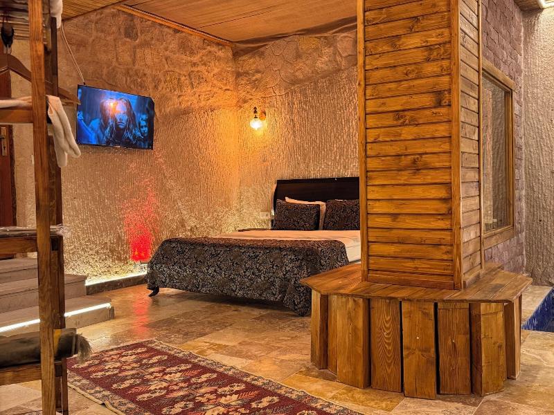 Ceran Stone House image