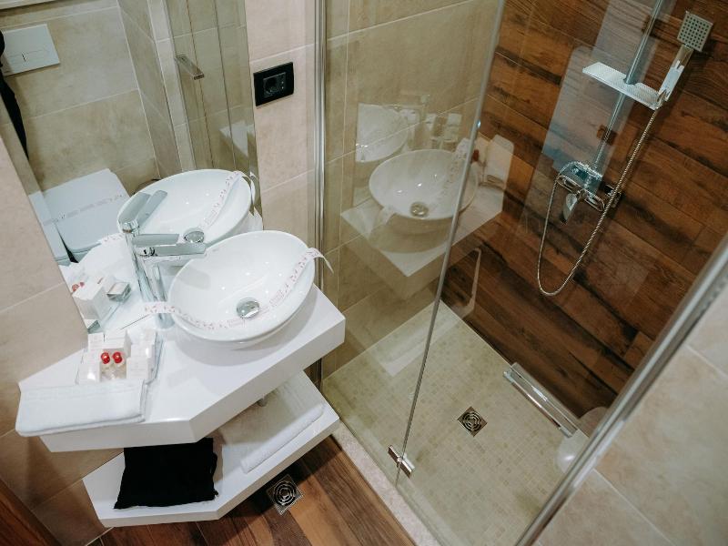 Grand View Hotel & Suites Copou image