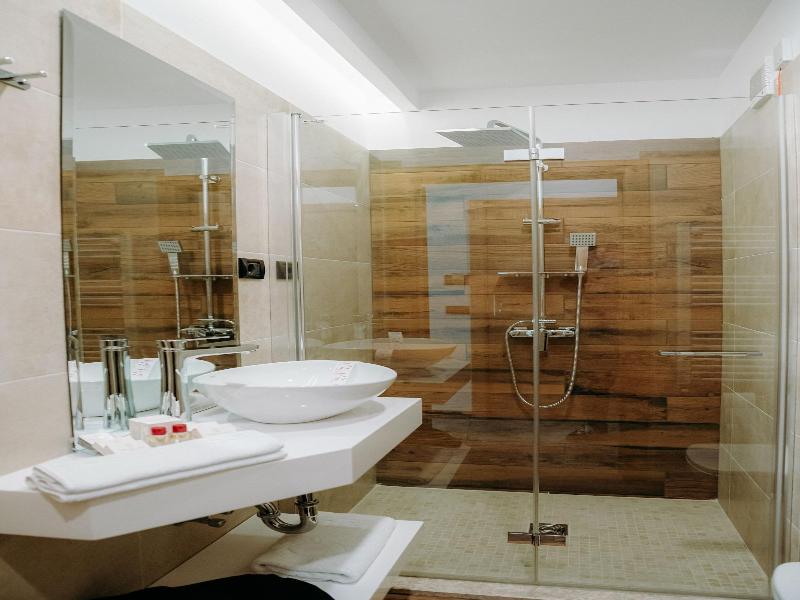 Grand View Hotel & Suites Copou image