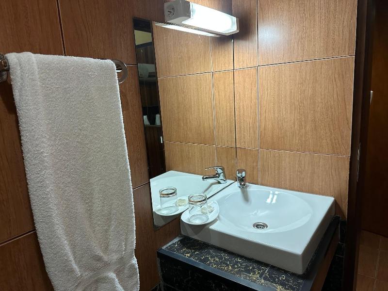 Yaahot Hotel image