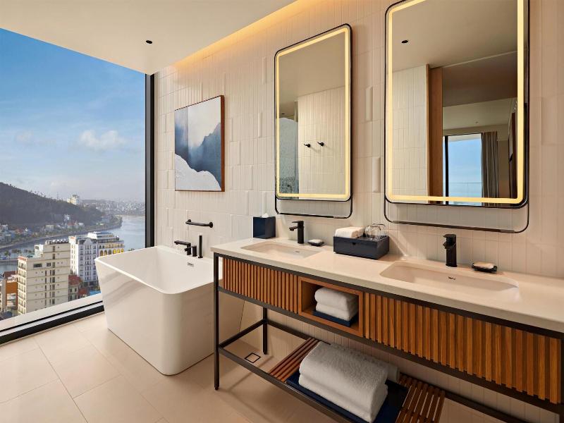 Hyatt Place Ha Long Bay, Bai Chay image