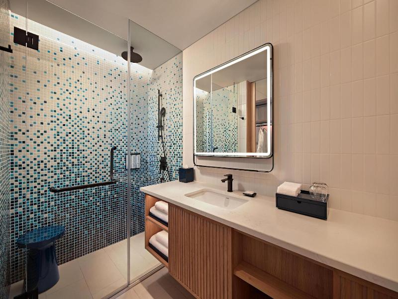 Hyatt Place Ha Long Bay, Bai Chay image