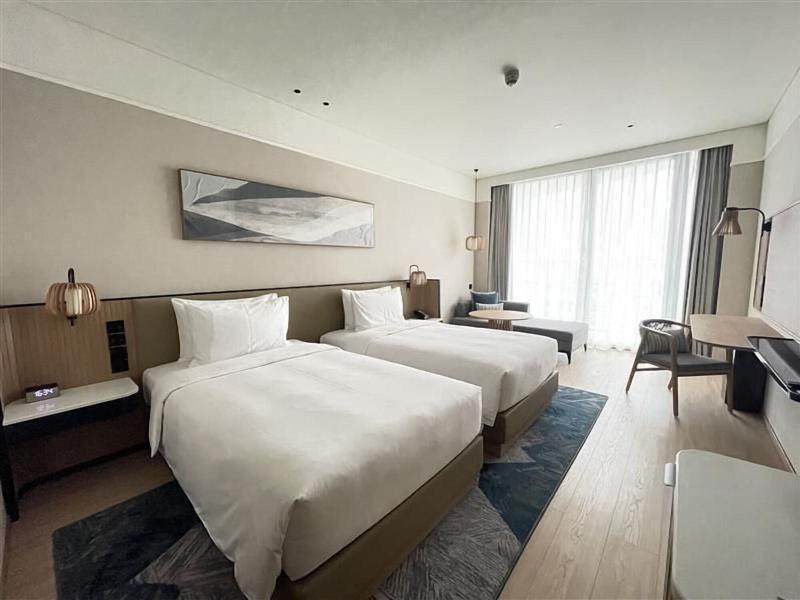 Hyatt Place Ha Long Bay, Bai Chay image