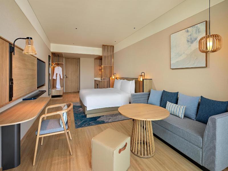 Hyatt Place Ha Long Bay, Bai Chay image