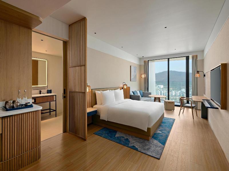 Hyatt Place Ha Long Bay, Bai Chay image