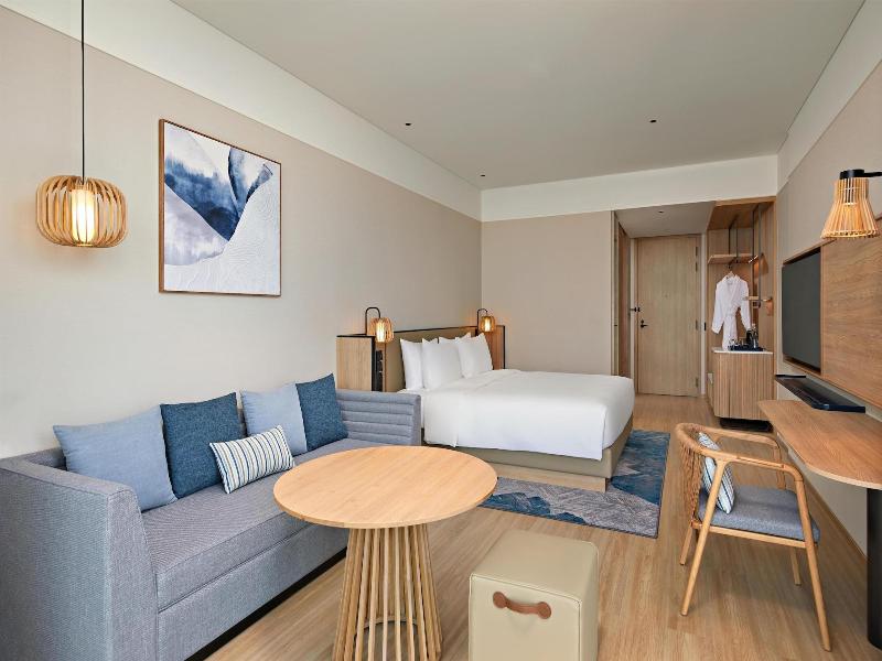 Hyatt Place Ha Long Bay, Bai Chay image