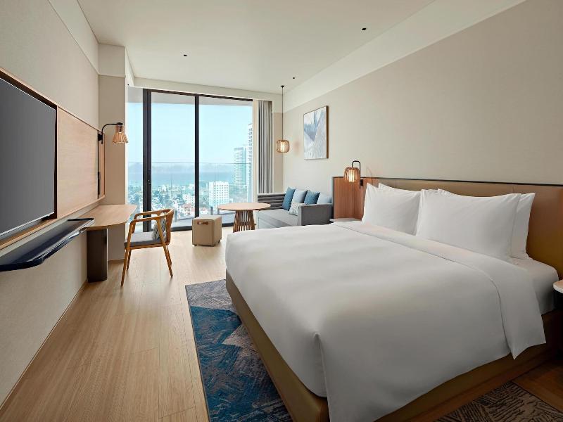 Hyatt Place Ha Long Bay, Bai Chay image