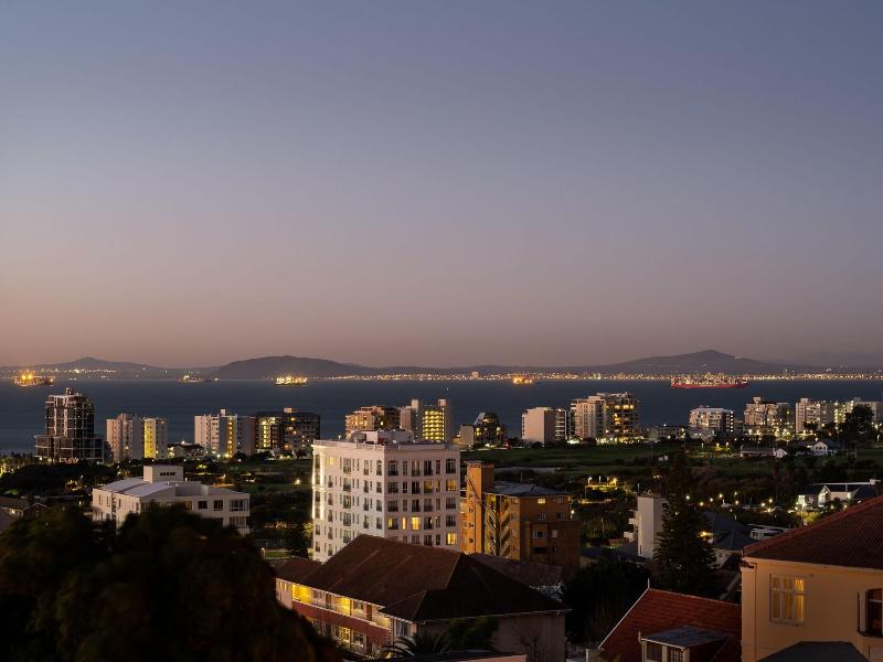 Home Suite Hotels Sea Point image