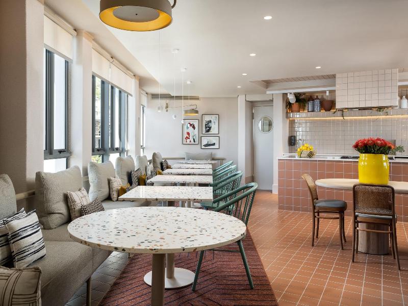 Home Suite Hotels Sea Point image
