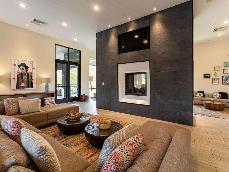 Kasa Freemorewest Charlotte — view