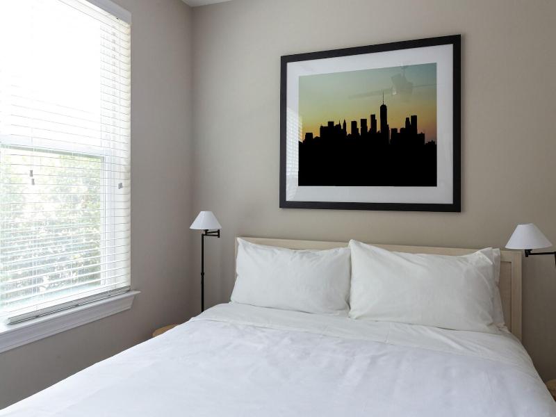 Kasa Freemorewest Charlotte image