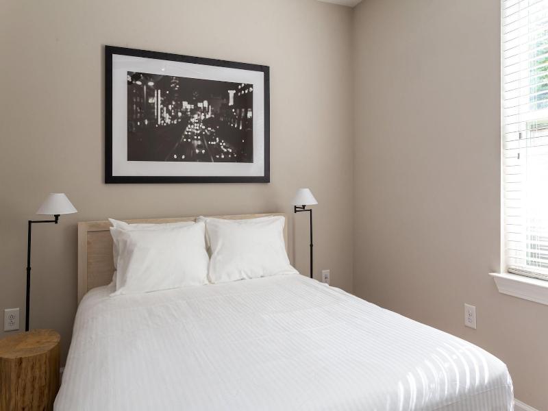Kasa Freemorewest Charlotte image