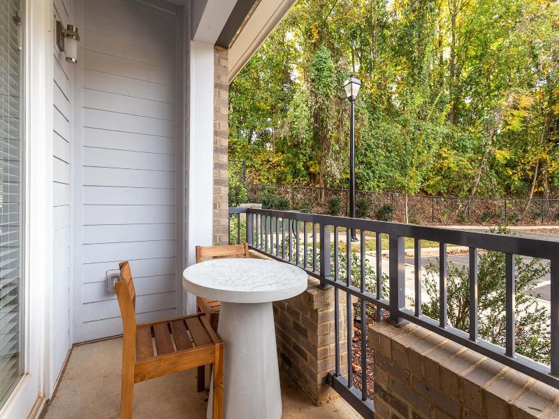 Kasa Freemorewest Charlotte image