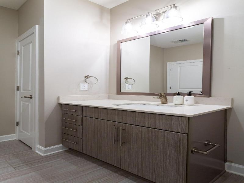 Kasa Freemorewest Charlotte image