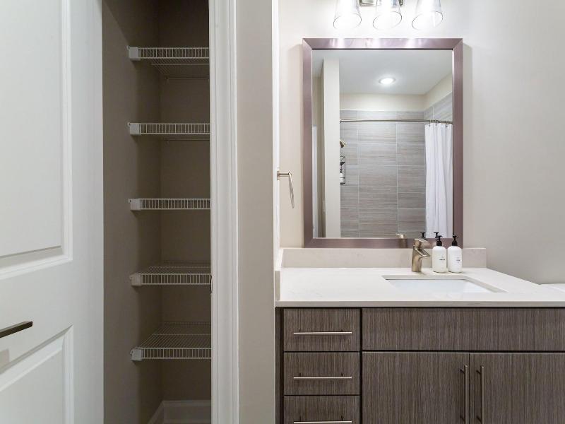Kasa Freemorewest Charlotte image