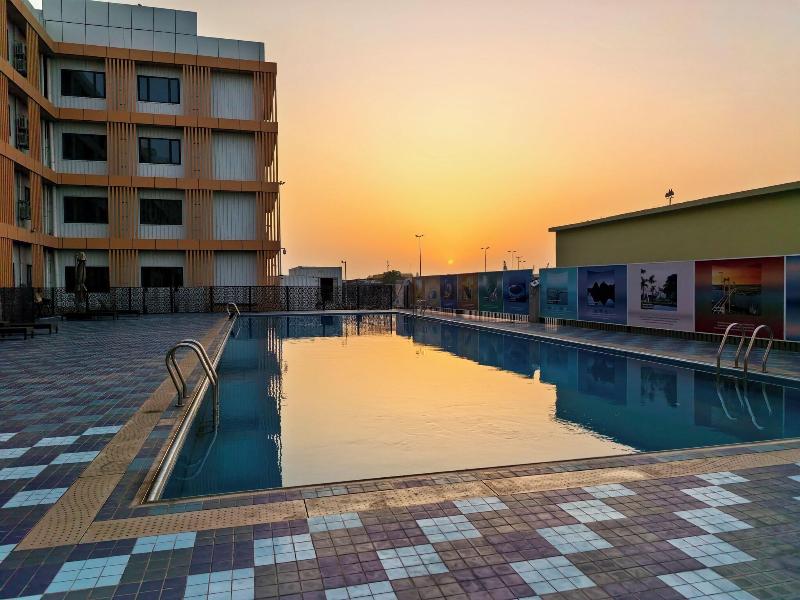 Escale International Hotel image